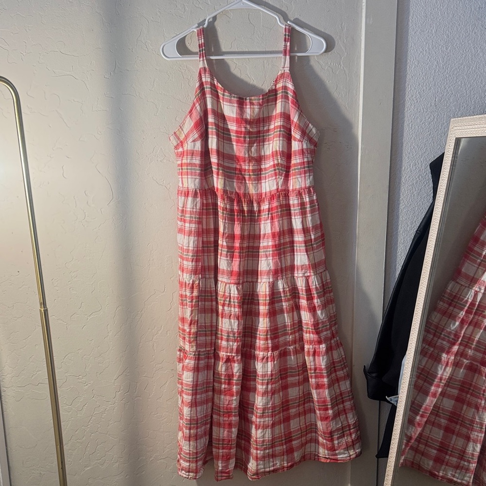 Chic Plaid Midi Dress in Red and White